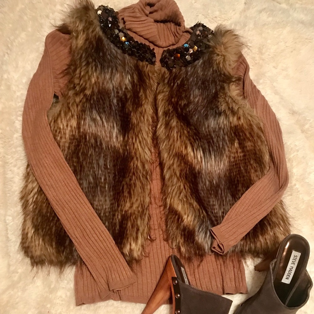 Good used condition Express brown faux fur vest-SM